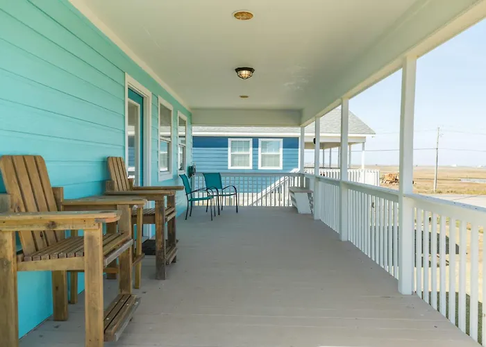 Blue Haven - Cozy, Cute, Just A Skip To The Shore!