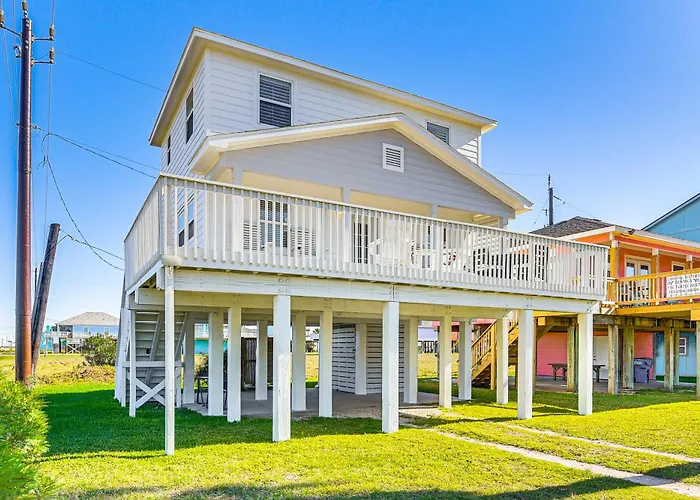 Modern Coastal Farmhouse: Walk To Surfside Beach!