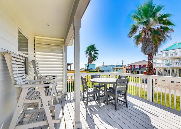 Modern Coastal Farmhouse: Walk To Surfside Beach!